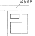 下图为某沿城市道路建设的小商品市场总平面筒图，导入顾客人流最